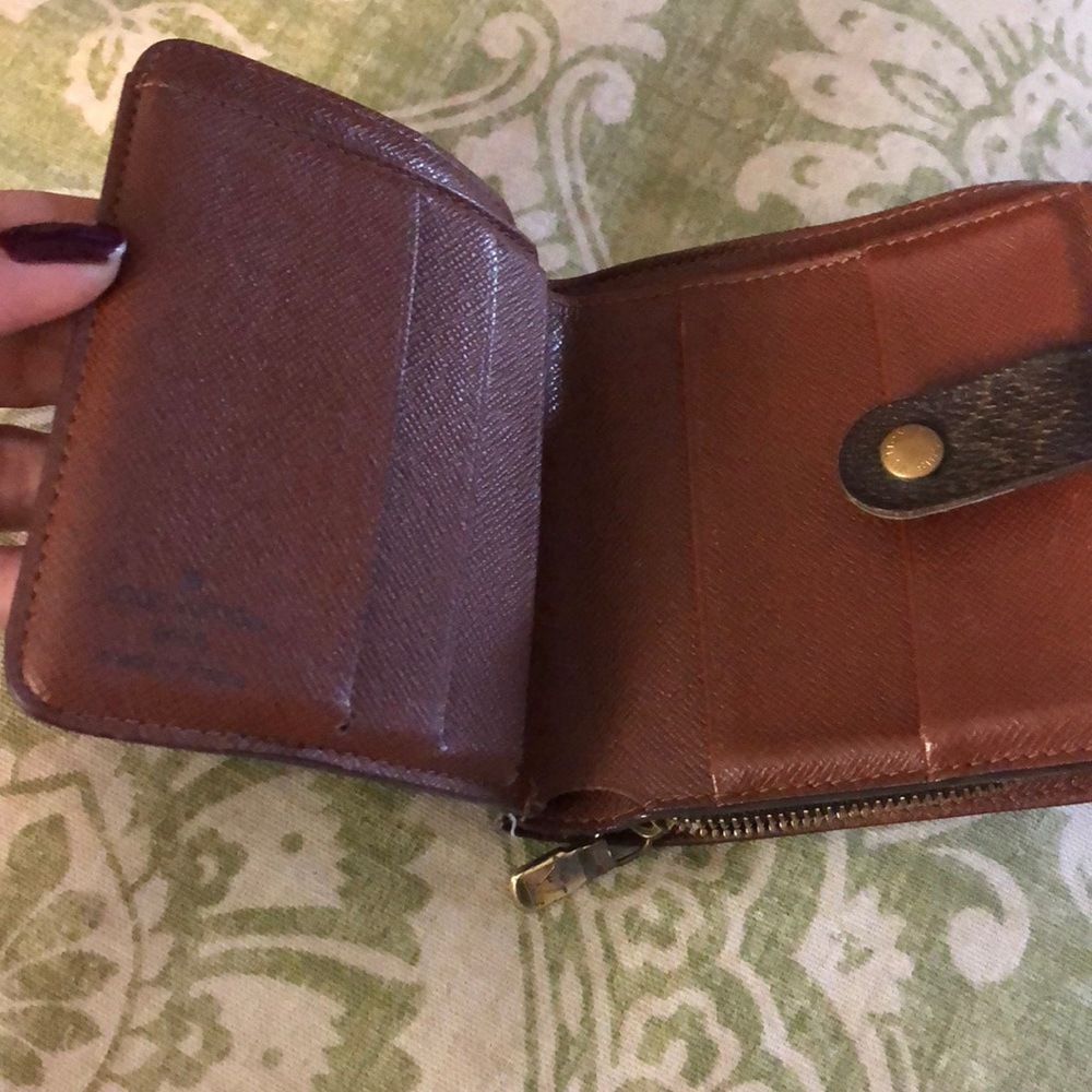 % Authentic Lv Bi Fold Woman's Wallet - image 2